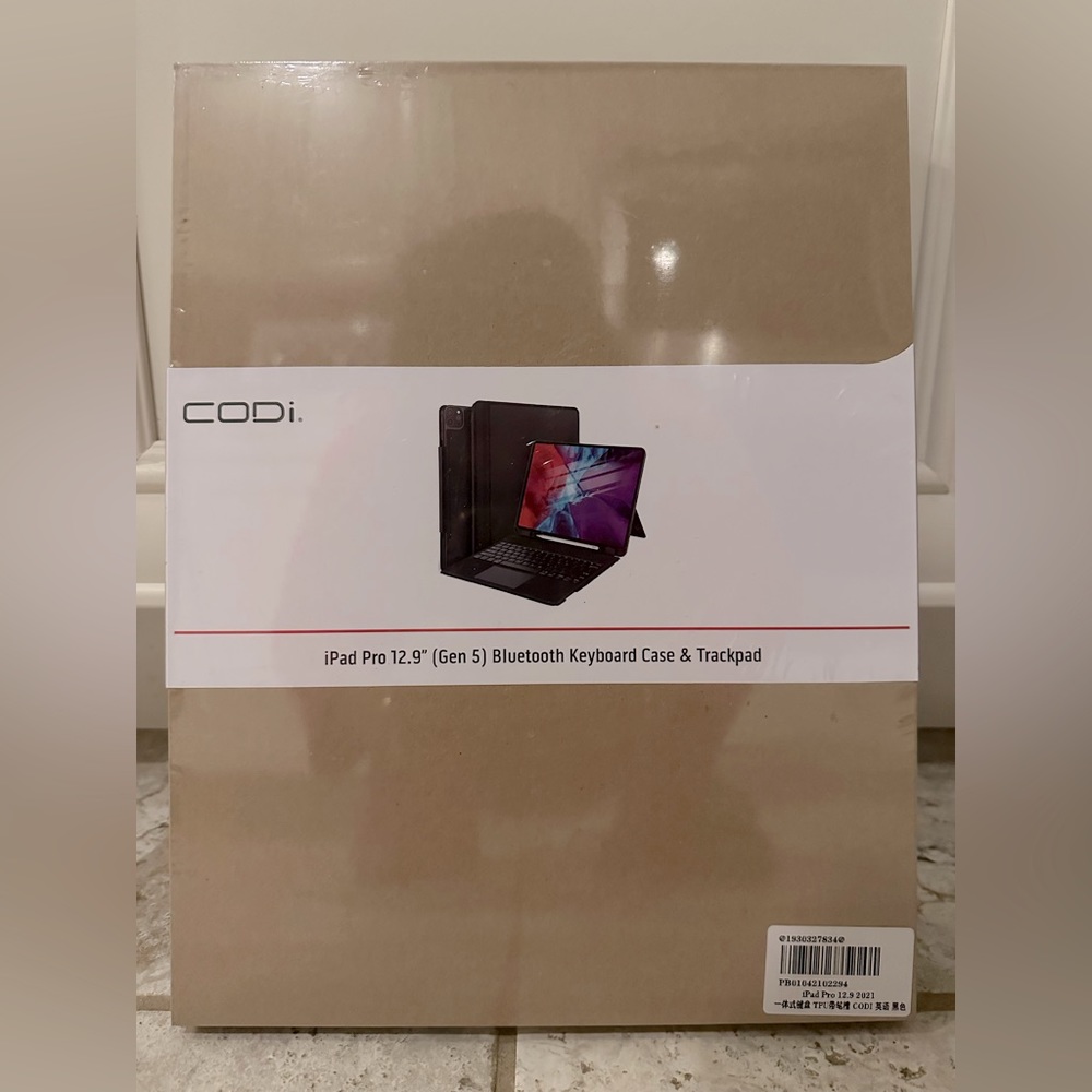 iPad Pro 12.9" (Gen 5) Bluetooth Keyboard Case & Trackpad